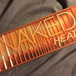 Urban Decay Naked Heat Eyeshadow Palette